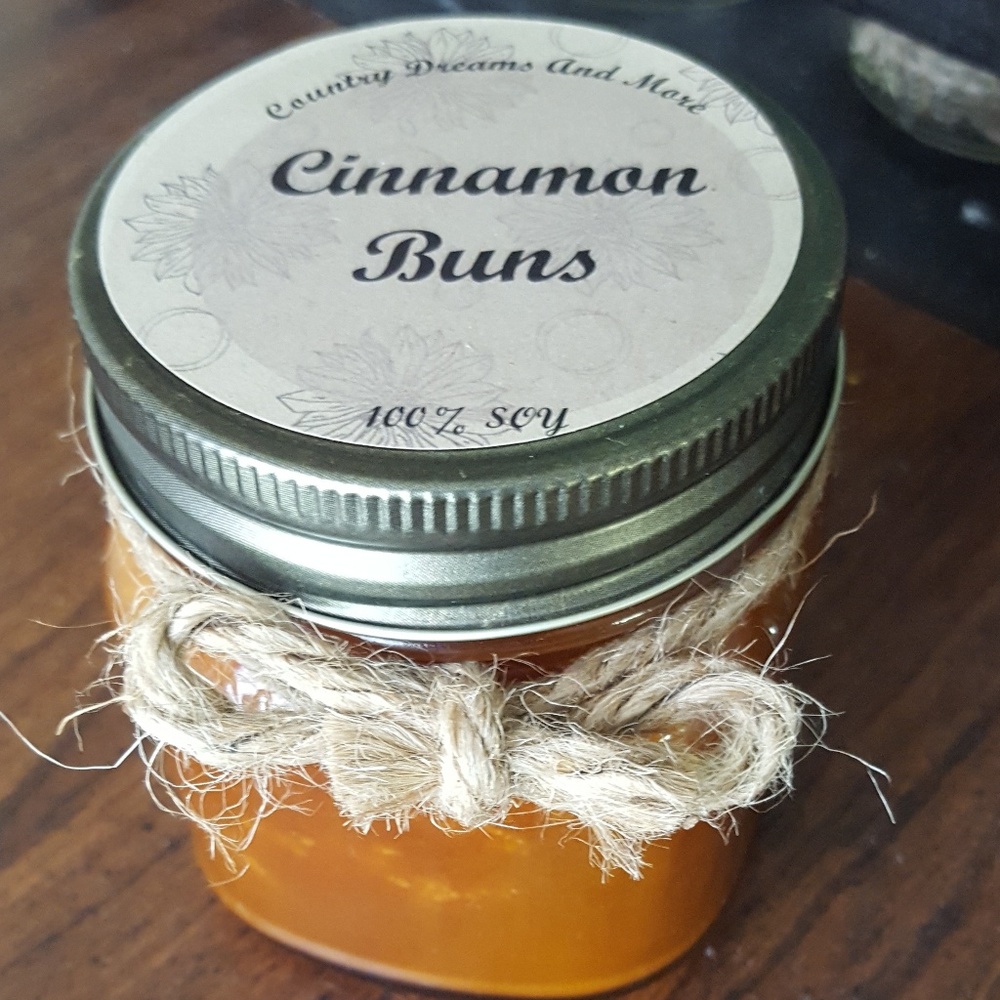 Cinnamon buns scented 100% soy candle